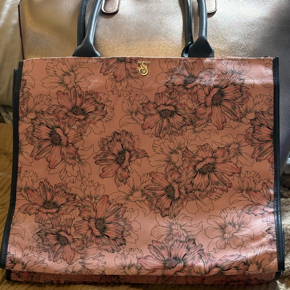 New w/o tags Victoria’s Secret tote bag.